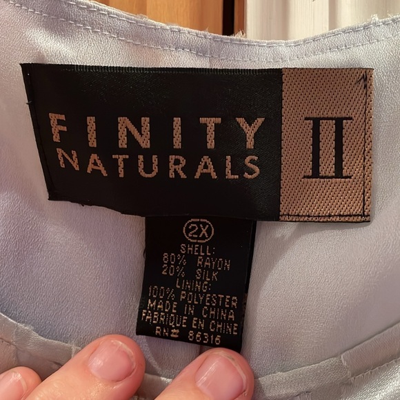 Woman’s Silk SLEEVELESS SCOOP NECK TOP. SKY BLUE. Size 2X. FINITY NATURALS II - Picture 3 of 7